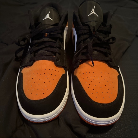 Jordan 1 low Shattered Backboard New Tried on Once